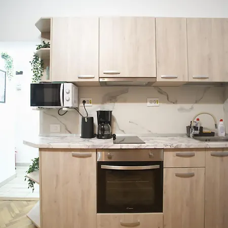 Wonderwall - 1br Hideaway In Vibrant Piata Romana Appartement Boekarest